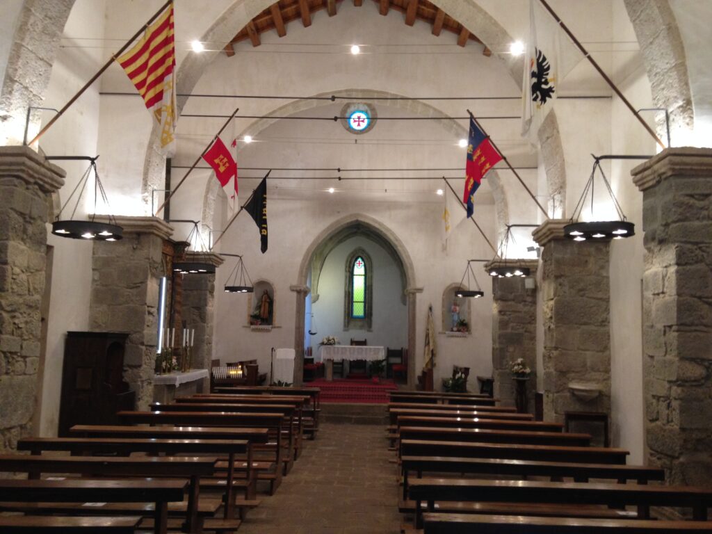 San Leonardo de Siete Fuentes interno chiesa